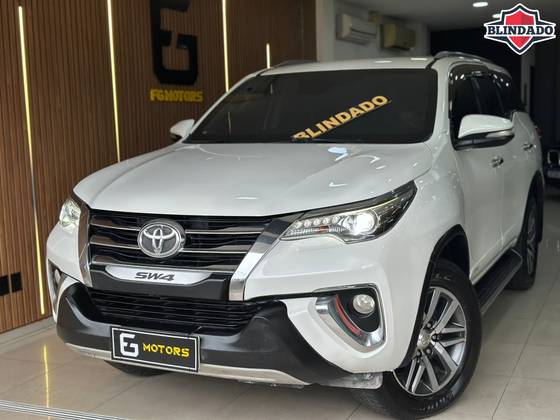 TOYOTA HILUX SW4 2.8 SRX 4X4 7 LUGARES 16V TURBO INTERCOOLER DIESEL 4P AUTOMÁTICO TOYOTA HILUX SW4 2.8 SRX 4X4 7 LUGARES 16V TURBO INTERCOOLER DIESEL 4P AUTOMÁTICO